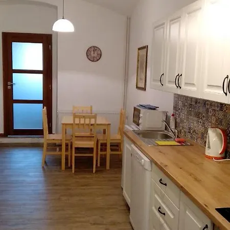 Kukacci Hnizdo * Benesov nad Ploucnici