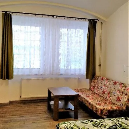 Kukacci Hnizdo * Benesov nad Ploucnici