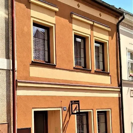 Kukacci Hnizdo Benesov nad Ploucnici