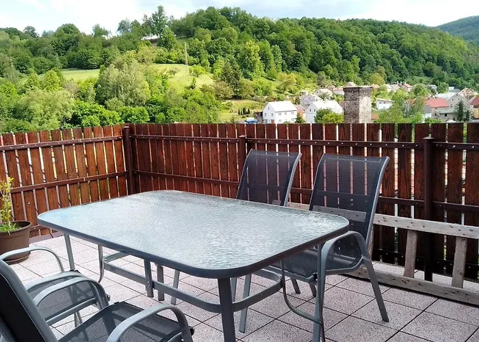 Kukacci Hnizdo Benesov nad Ploucnici